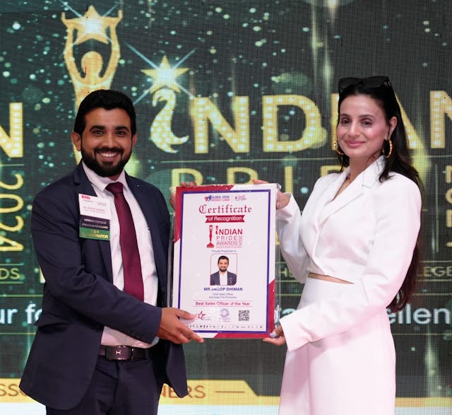 Indian Pride Award from Ameesha Patel in delhi event